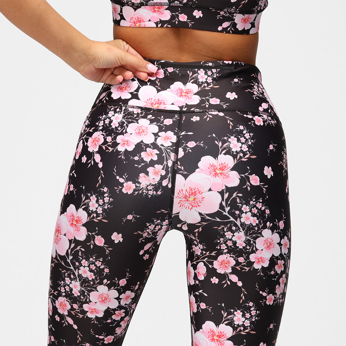 Blossom Noir Capri